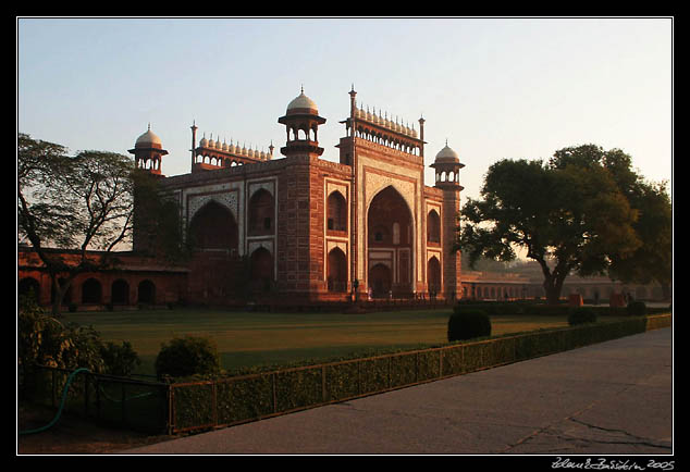 Agra - Taj Mahal - Southern gate