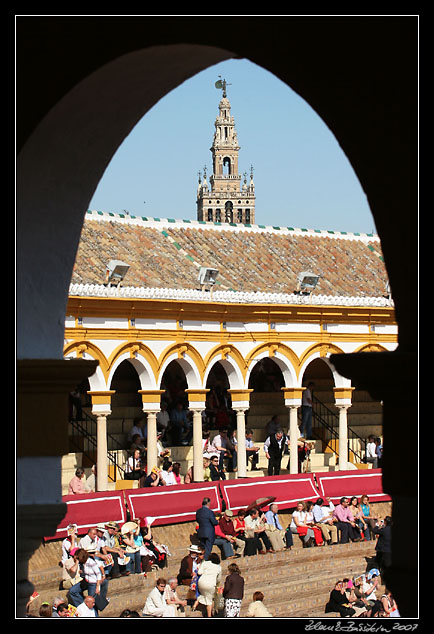 Sevilla - Plaza de Toros and La Giralda