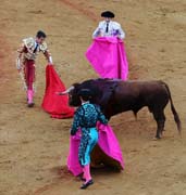 Sevilla - corrida de toros - Jose Manzanares preparing for <i>estocada</i>