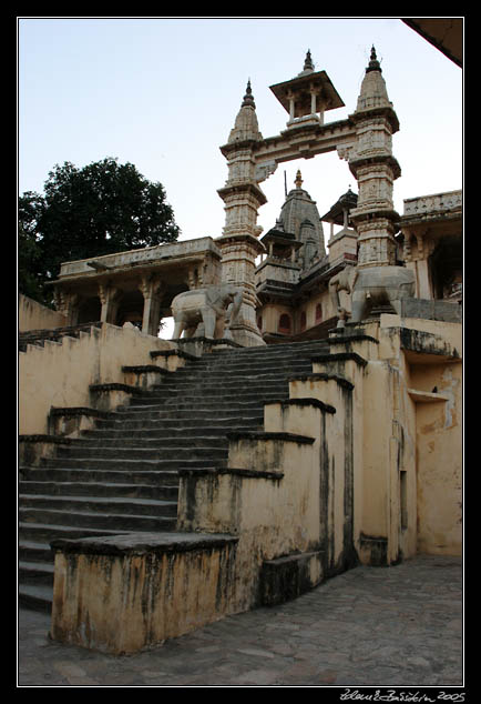 Amber-Sri Jagat Siromani Ji