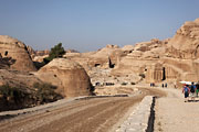 Petra - Wadi Mousa - road to Petra