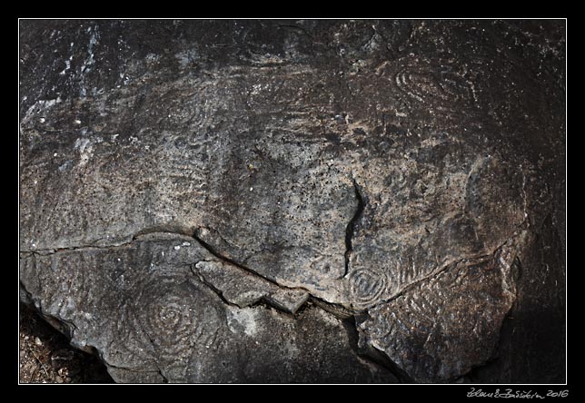 La Palma - south -  Cueva de Belmaco - petroglyphs