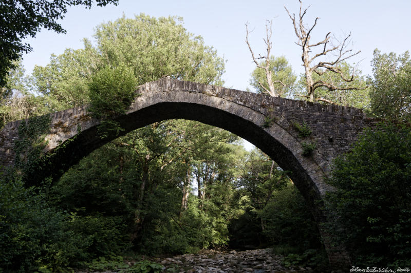 Pindos - Zagorochoria - tsioni`s Stone Bridge, Kipoi