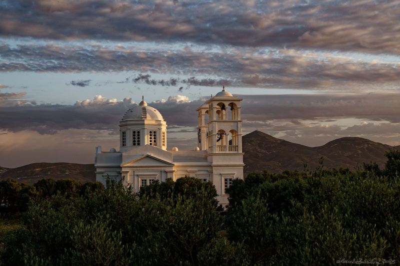 Milos - Tripiti - Agios Nikolaos