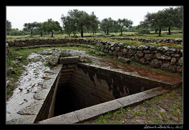 Santa Cristina - the well