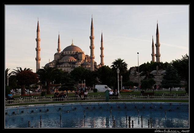 Istanbul - Sultan Ahmet Camii (Blue Mosque)