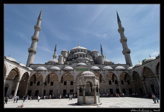 Istanbul - Sultan Ahmet Camii (Blue Mosque)