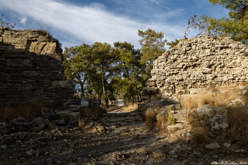 Manavgat dam, Lyrbe - Lyrbe - main gate